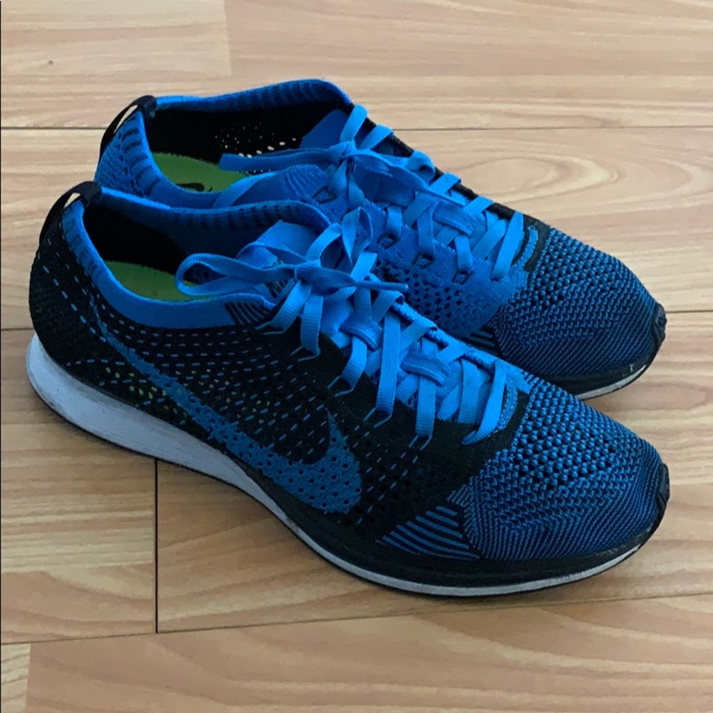 Nike flyknit racer - used (men’s size 8)